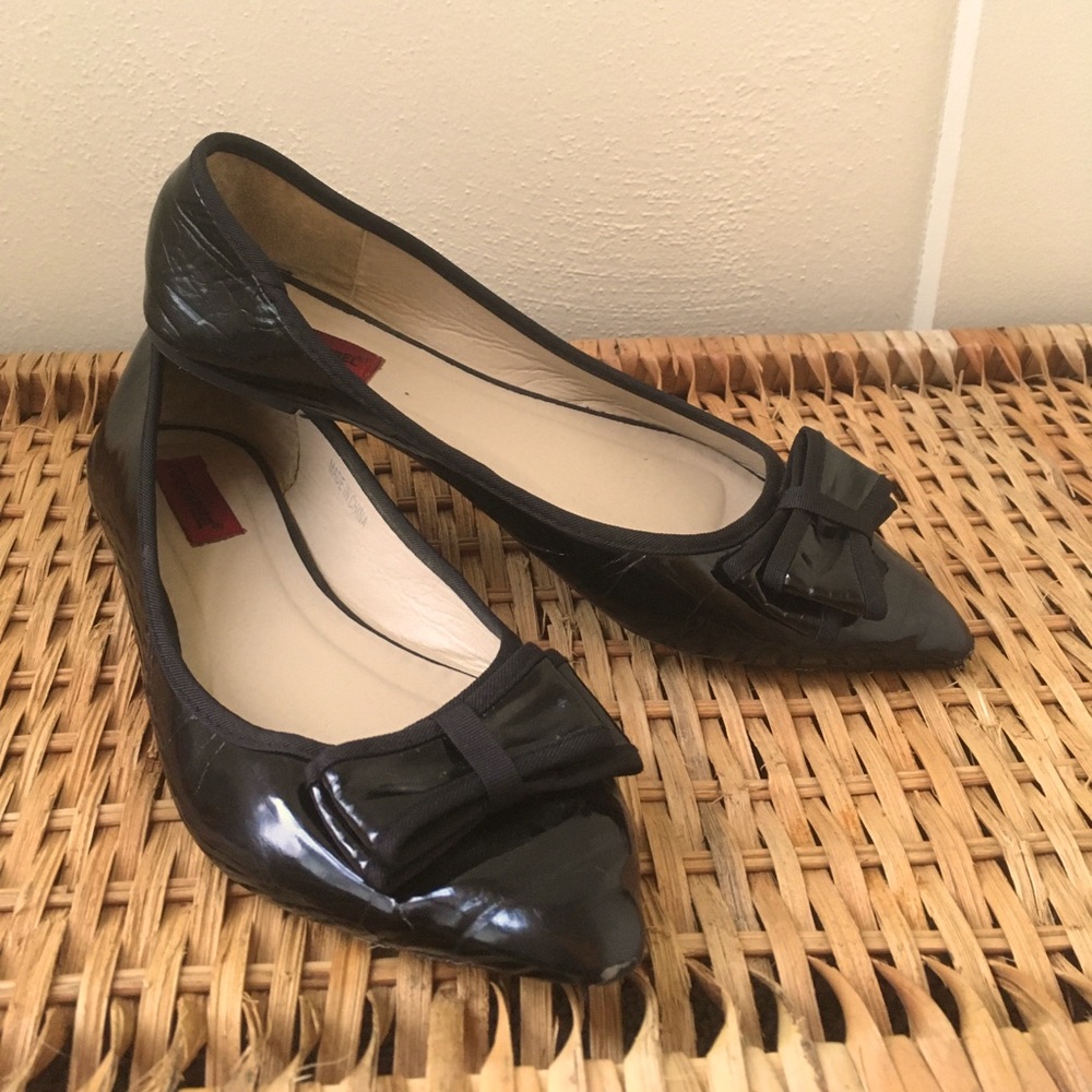 Black bow tie flats